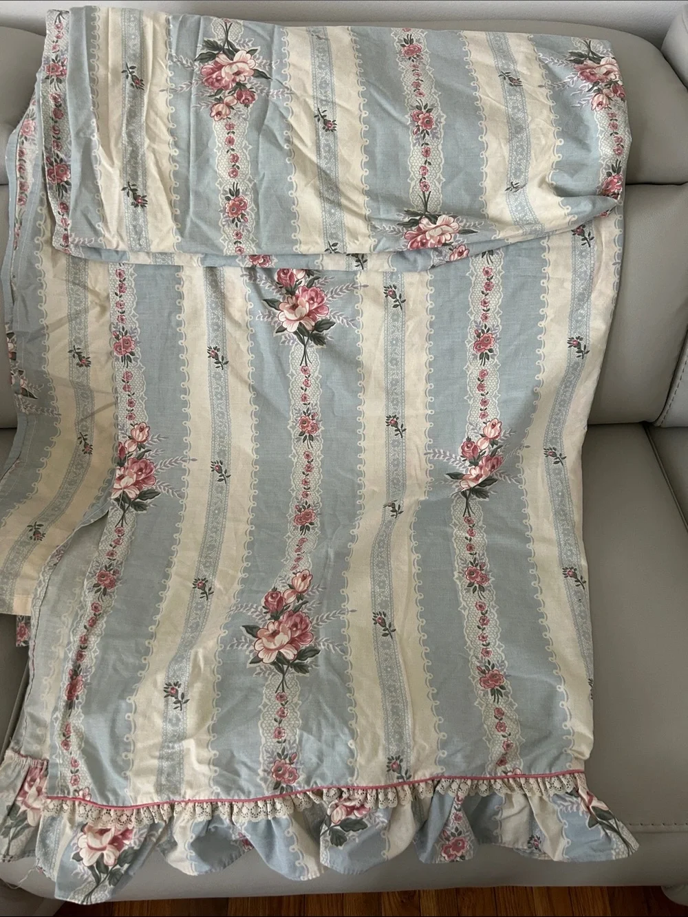 Vntg King Top Sheet Roses with Lace and Ruffles